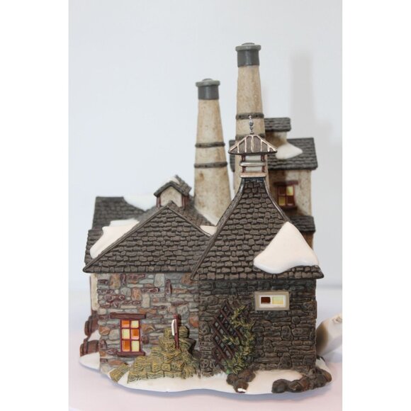 Dept 56 Dickens Village - London Gin Distillery - Picture 4 of 9